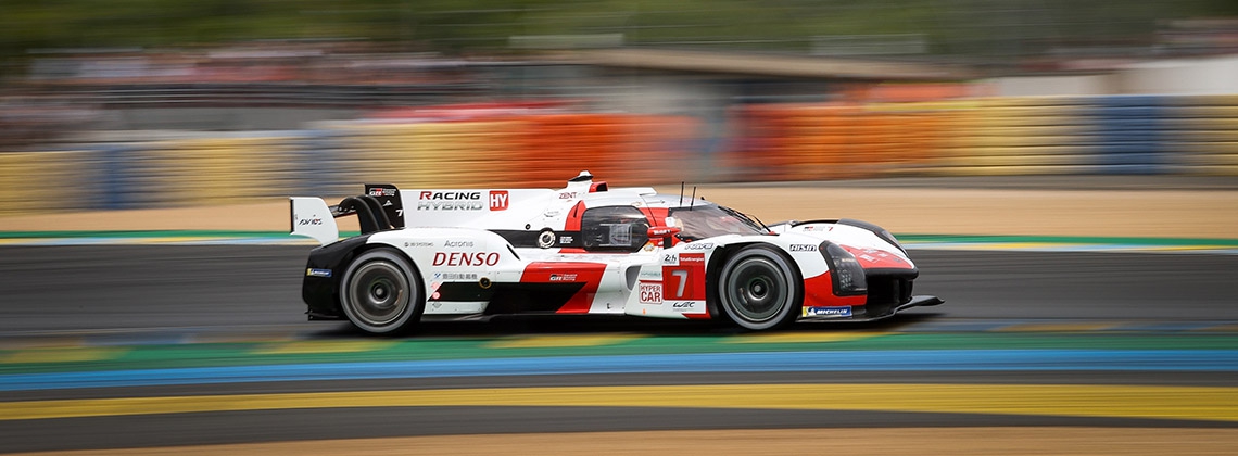 Toyota-GAZOO-Racing-Hypercar-zijkant-racend-1140.jpg