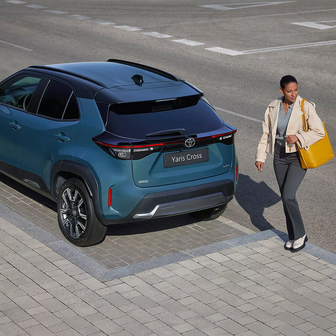 Toyota_YarisCross_Spotlight_1280x1280_02