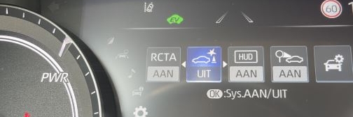 Auto remt automatisch bij achteruit rijden