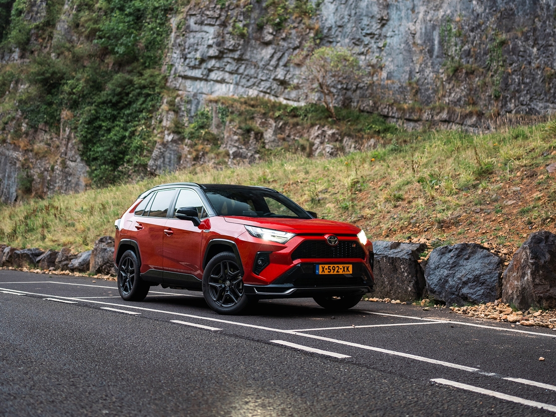ToyotaRAV4GRSPORT-01-small