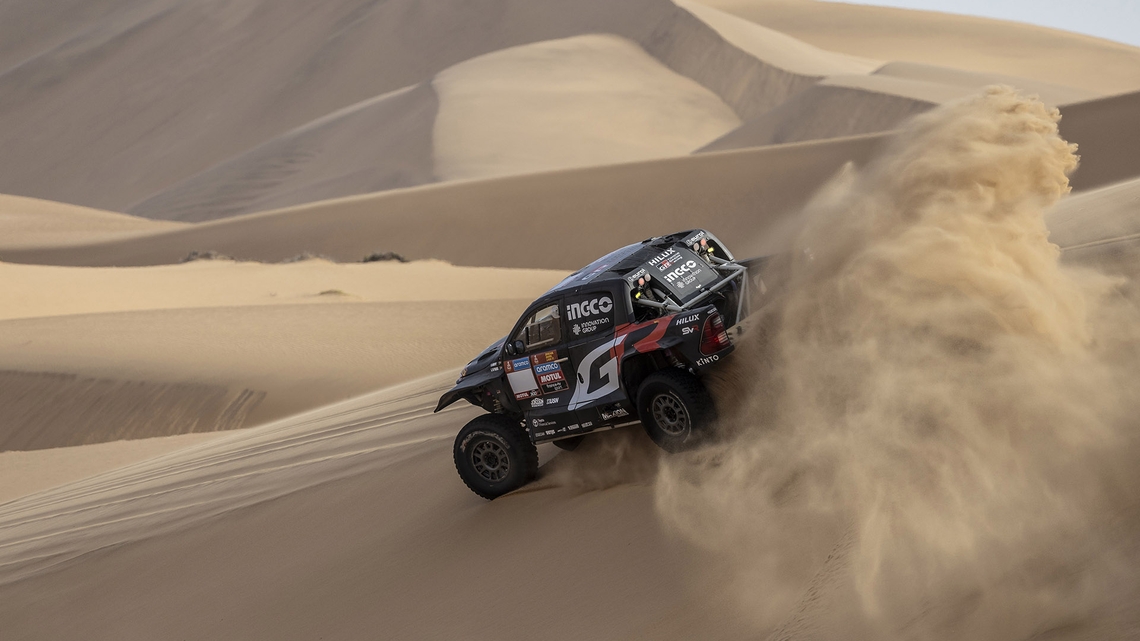 GAZOO-racing-woestijn-exterieur