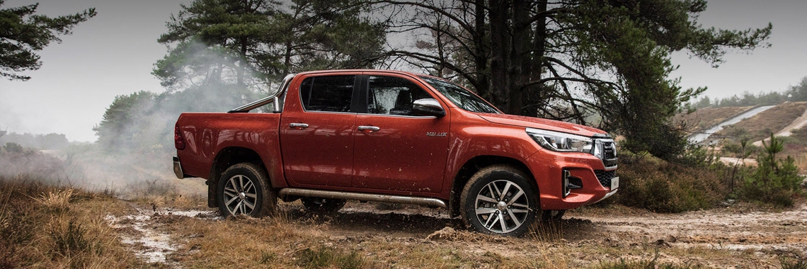 01-Toyota-Hilux-wint-Bestelauto-Expo-Publieksprijs-2020-hero.jpg